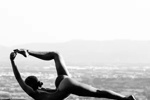 Гола йога: спортсменка підкорила Instagram відвертими фотографіями