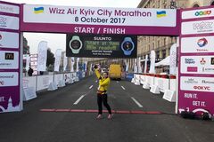 Пробежали 10 тысяч: в Киеве крупнейший марафон не обошелся без трагедии
