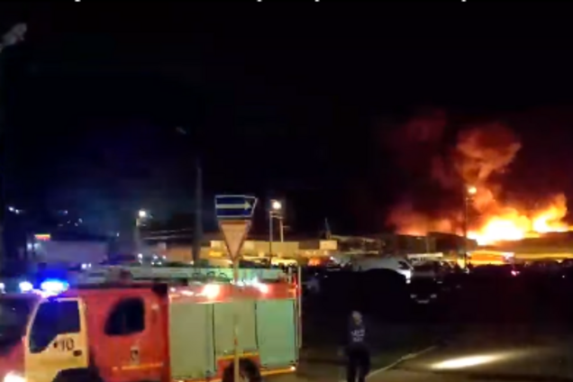 В России вспыхнул еще один крупный пожар: загорелся рынок