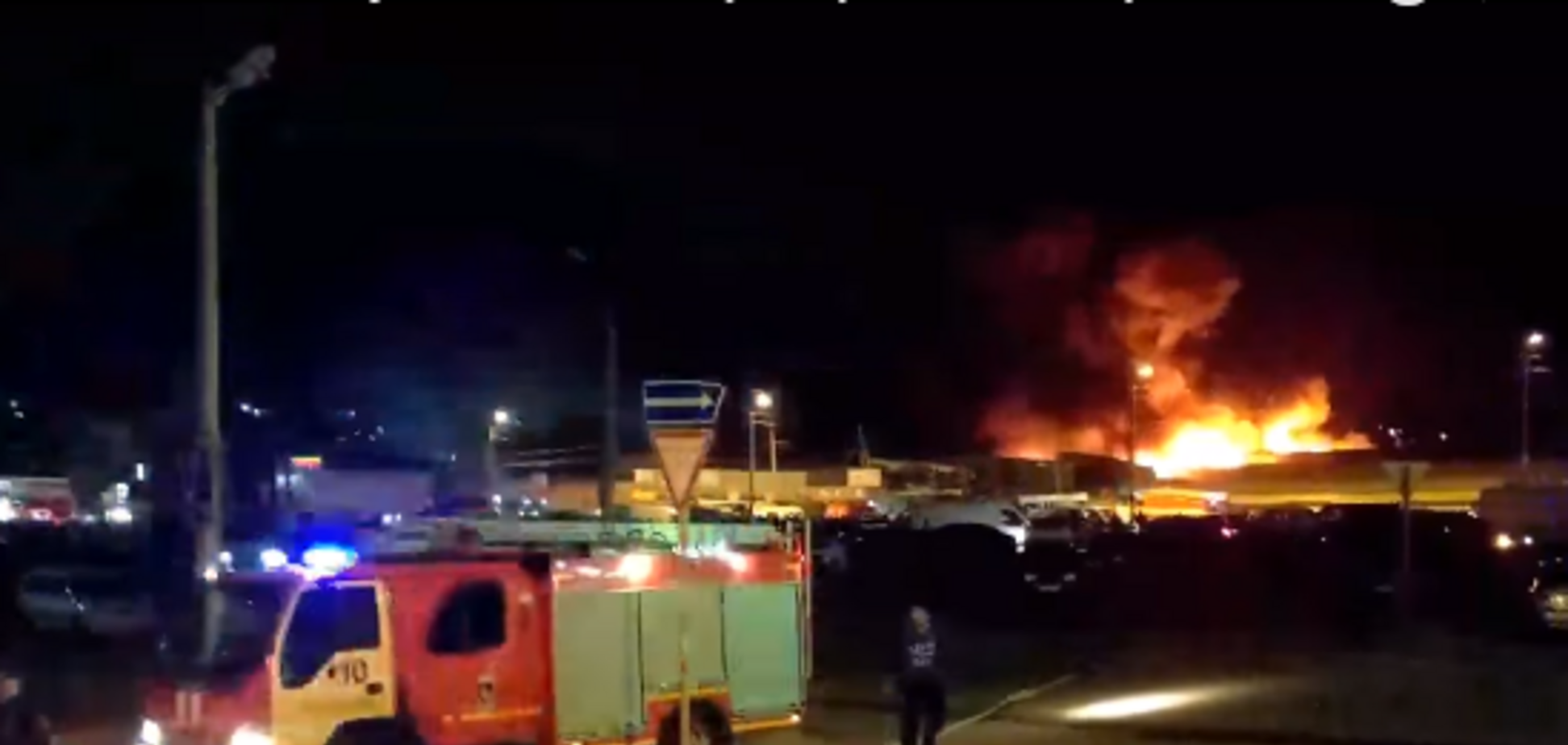 В России вспыхнул еще один крупный пожар: загорелся рынок