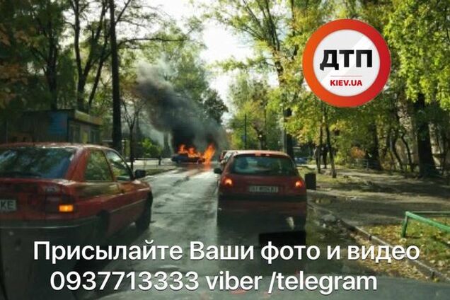 У Києві посеред вулиці вибухнуло авто: стало відомо про долю водія