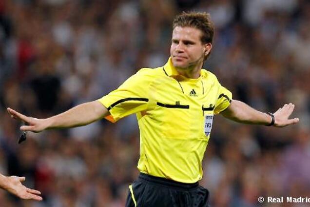 Купи очки: в сети вспомнили самый дикий ляп в карьере арбитра матча Украина – Хорватия - видео конфуза