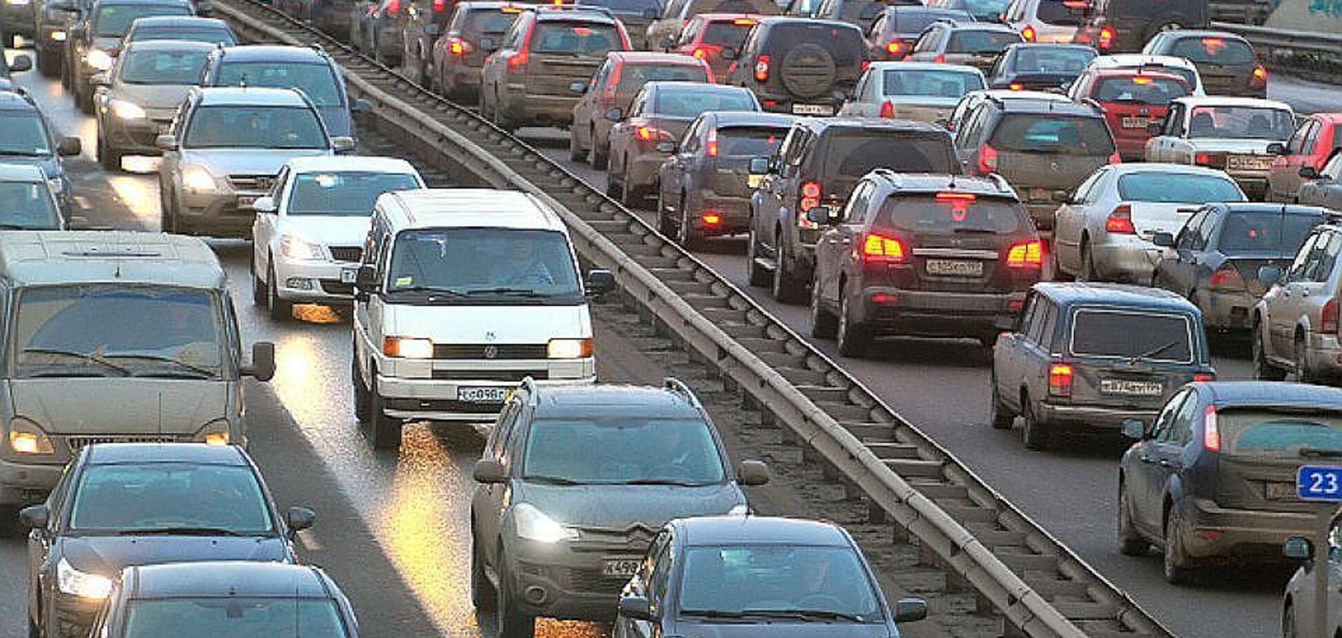 Київ застряг у величезних пробках: зупинилися мости і центр міста (карта)