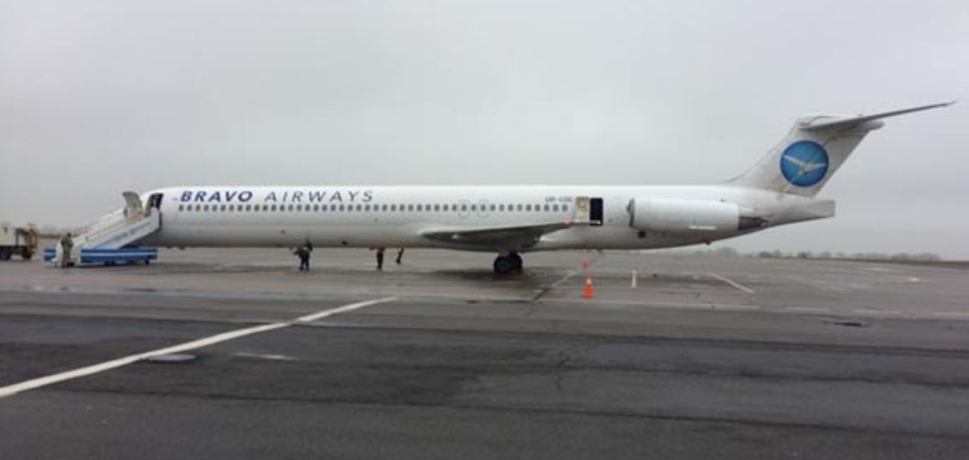 Невідомі 'замінували' аеропорти по всій Україні