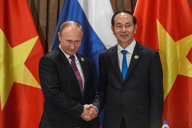 Вот это видок: в сети высмеяли фото Путина на саммите во Вьетнаме