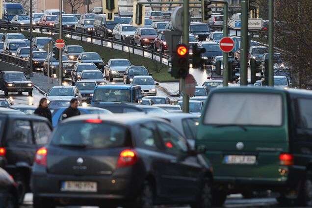 Рахунок на сотні тисяч: в Україні порахували кількість незаконно ввезених авто на єврономерах