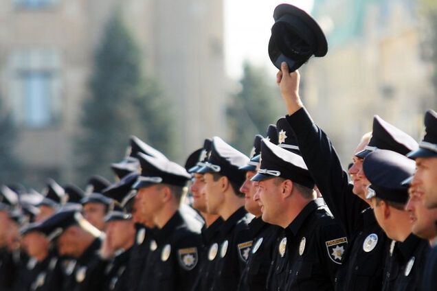 Старі нові поліцейські: дві тисячі поновились через суди. Хто винуватий?