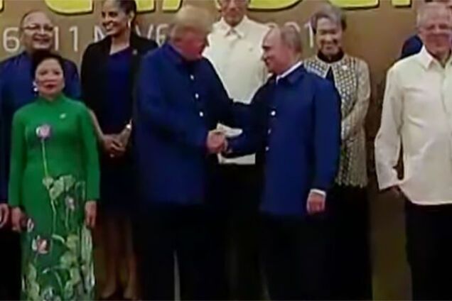 Путин и Трамп все же встретились: появились фото и видео