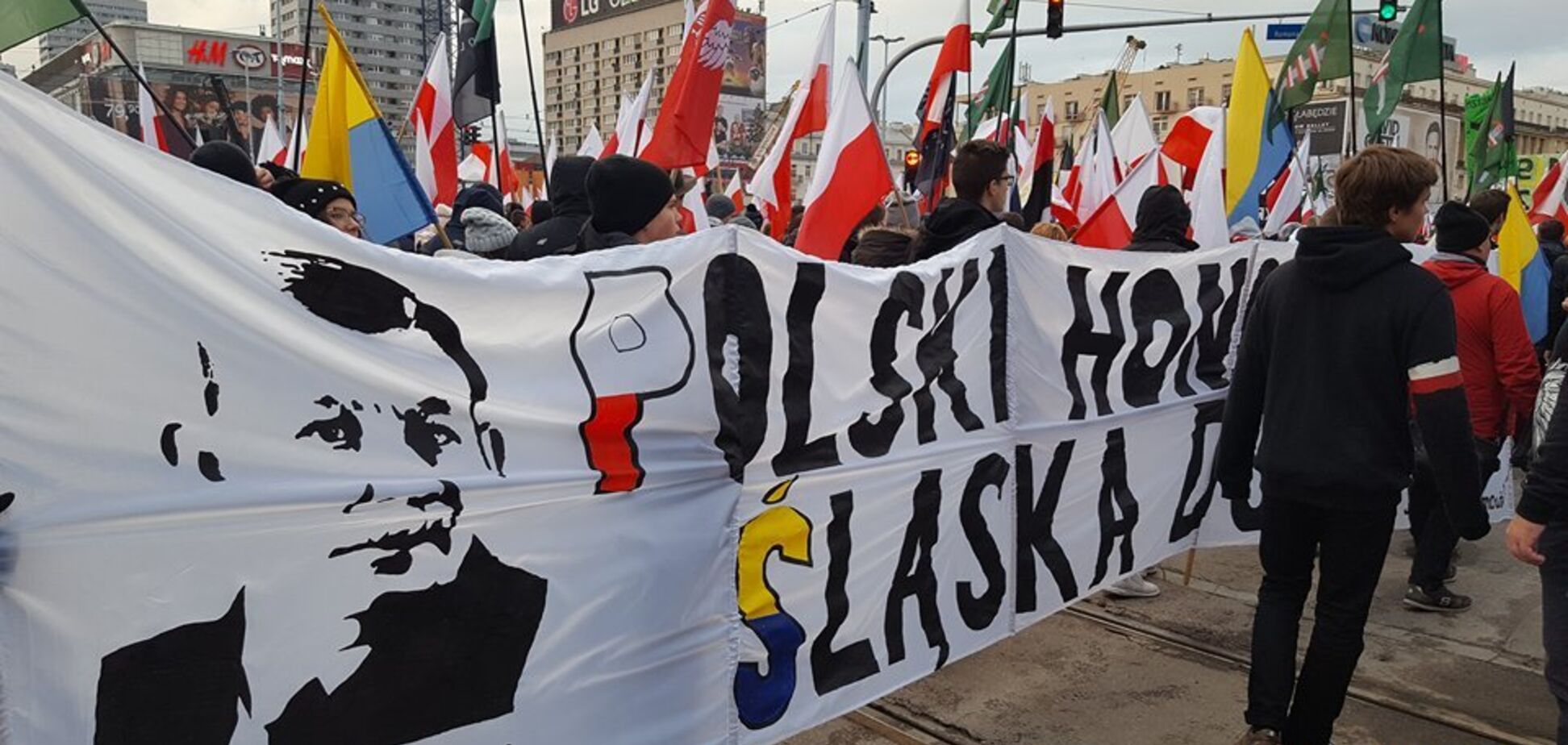 'Хотим Бога': польские радикалы вышли на марш с антиукраинским баннером