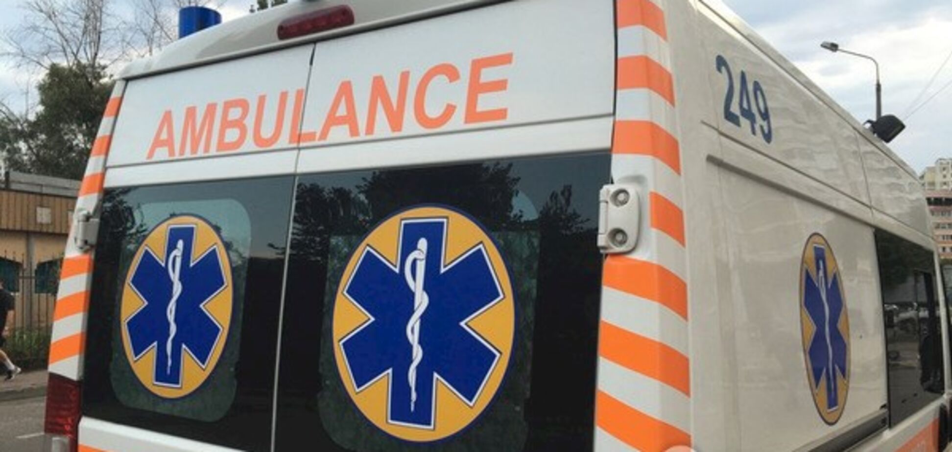 У Києві жінка випала з восьмого поверху висотки