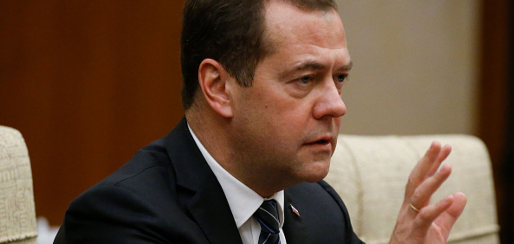 Медведев нещадно тупит: сеть рассмешило до слез курьезное фото с мировыми лидерами 