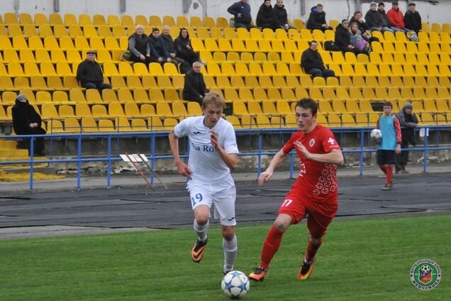 В одному рушнику: український футбольний фанат став хітом мережі - опубліковано фото