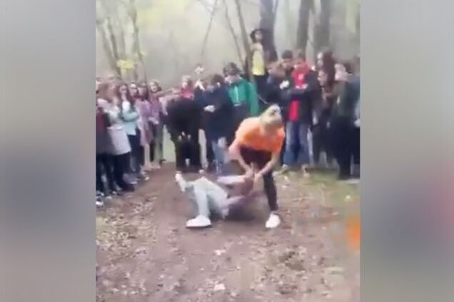 'Наслаждение от насилия': на Херсонщине школьницы устроили жестокий 'бой без правил'