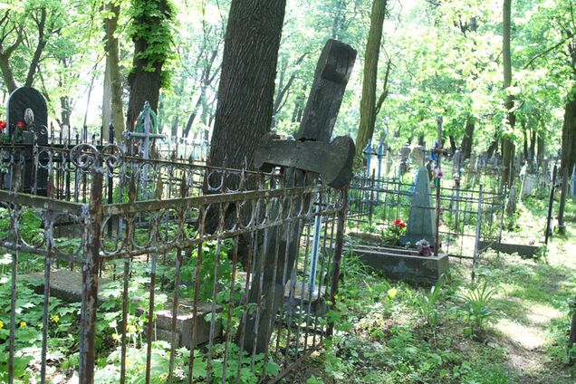 Где чаще всего умирают украинцы: демограф рассказал о странной аномалии