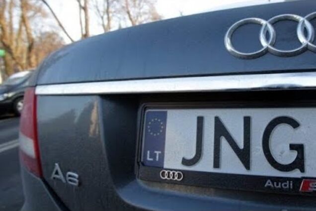 Расплата за 'евробляхи': эксперты рассказали, что грозит украинским автовладельцам из-за решения Литвы