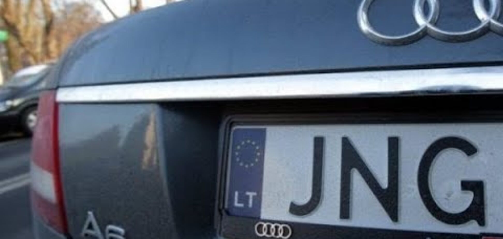 Расплата за 'евробляхи': эксперты рассказали, что грозит украинским автовладельцам из-за решения Литвы