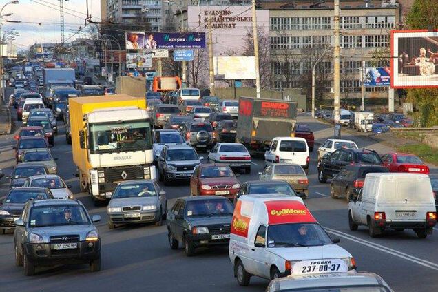 'Автомобили неслись мимо меня': в сети рассказали о возмутительных нарушениях водителей Киева
