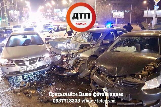 Образовалась огромная пробка: в Киеве произошло масштабное ДТП