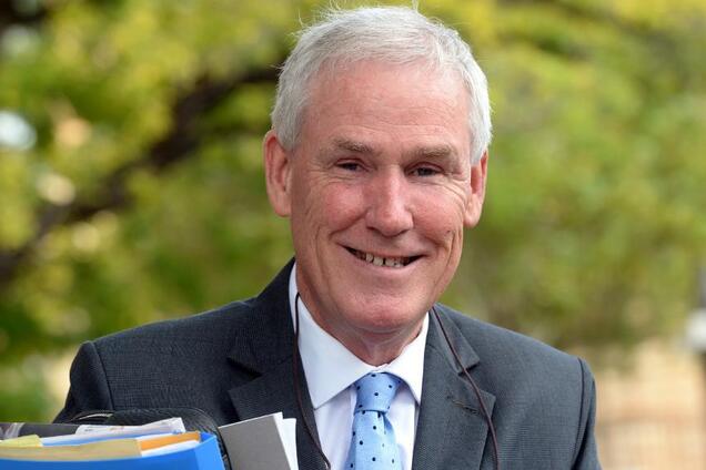 Підтримав українців: спікер австралійського парламенту прийшов на роботу у вишиванці