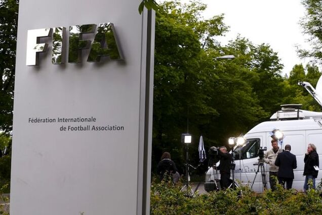 Футбольного чиновника ФИФА раздавил поезд