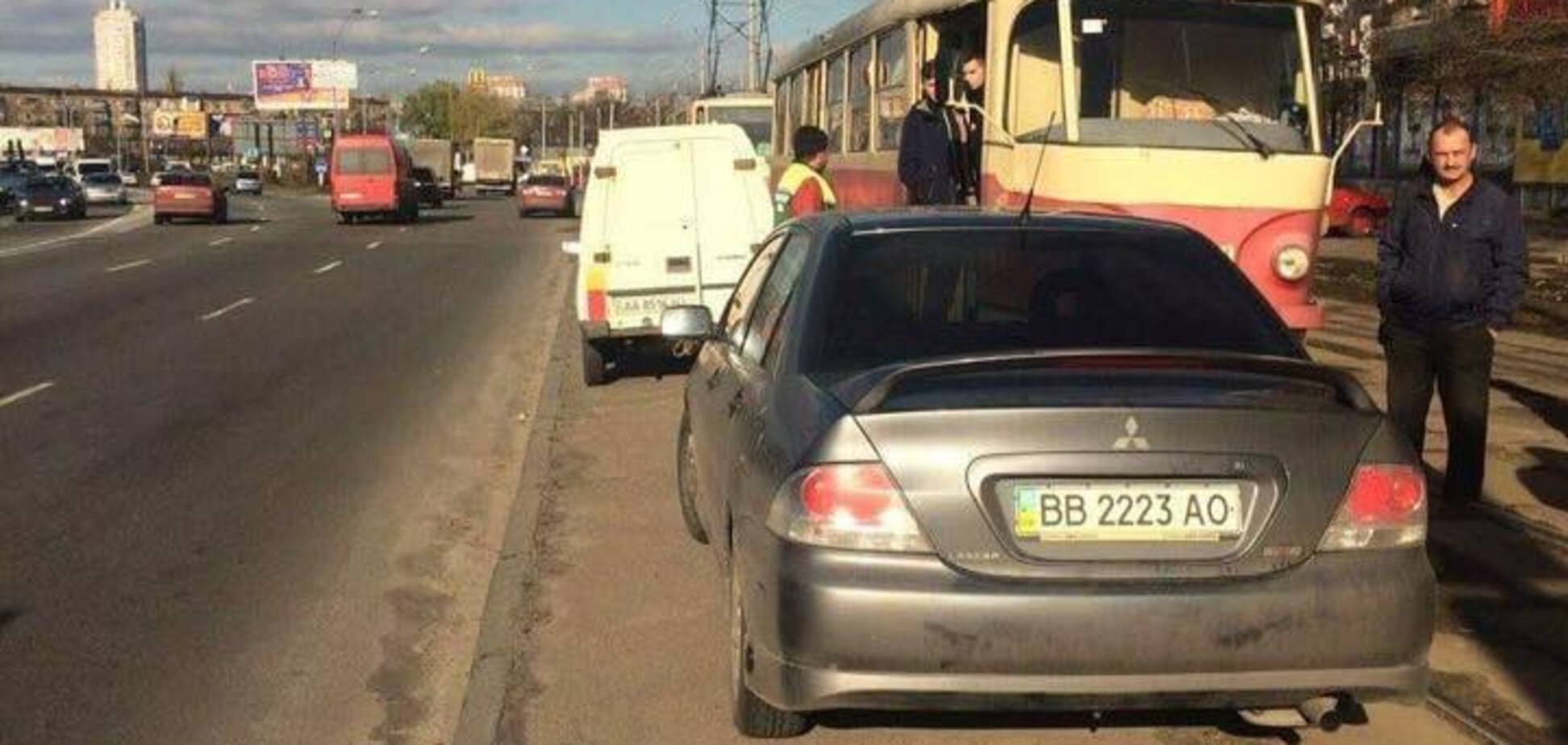 І нехай весь світ зачекає: мережу вразила нахабність водія в Києві