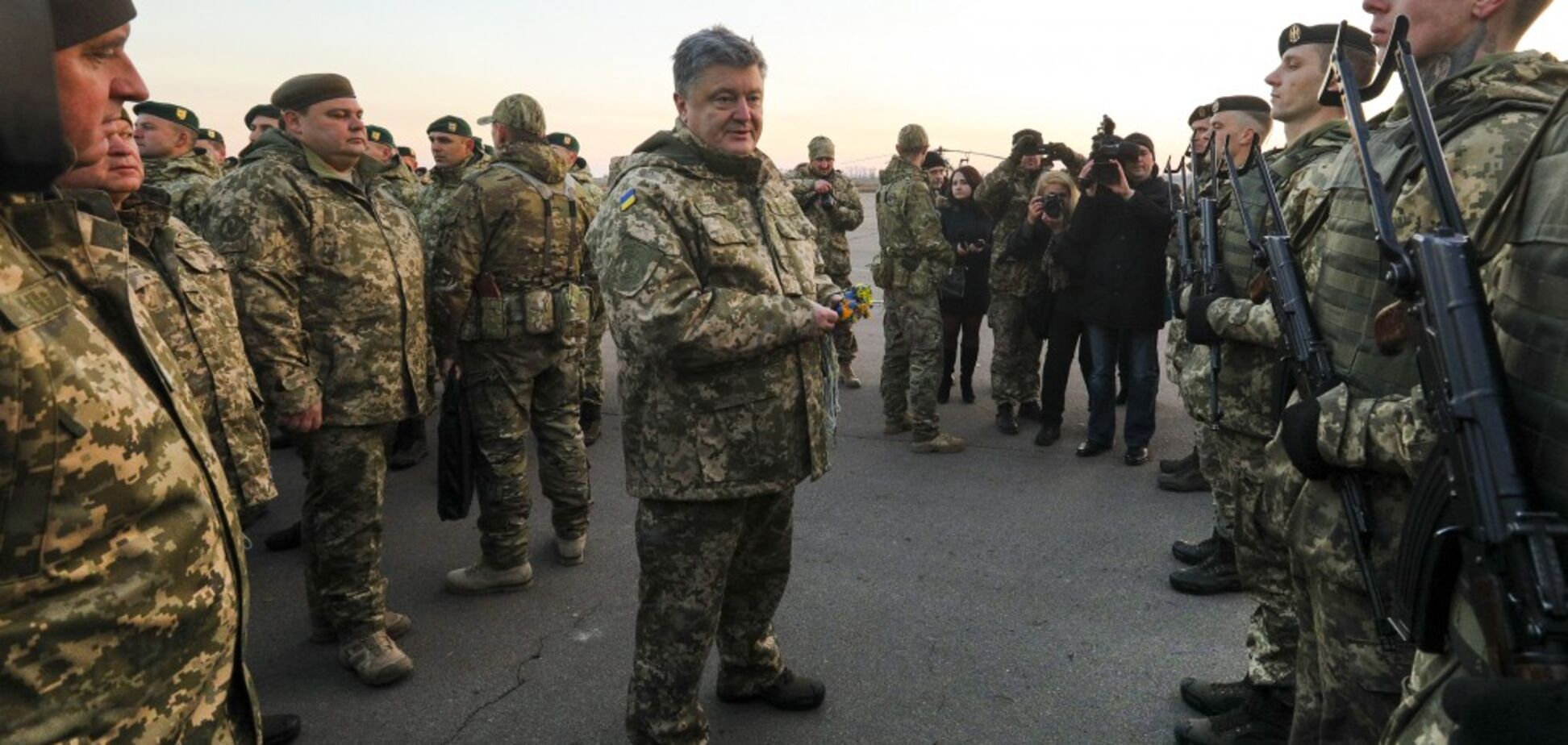 'Непереможний бойовий дух і сміливість': Порошенко привітав морських піхотинців України зі святом