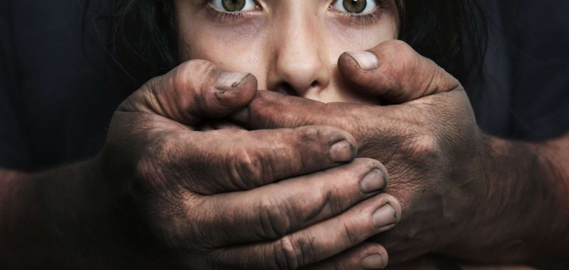 За пять дней 20 партнеров: в Великобритании девочку использовали в качестве секс-рабыни
