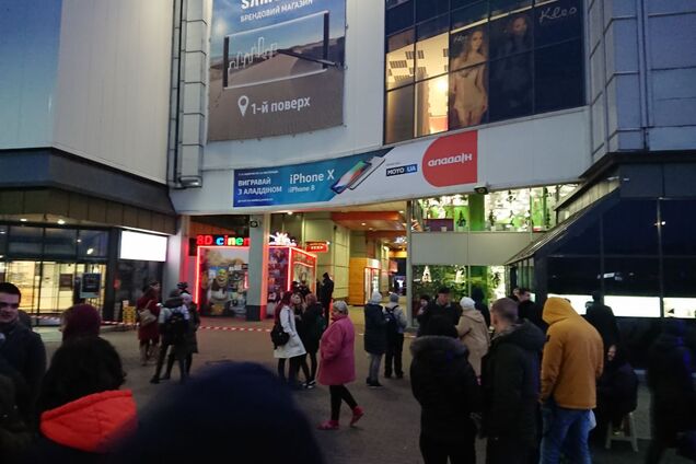 Киев, ТРЦ, метро
