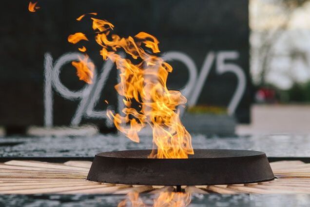 'Неуважение к дедам': МИД РФ огорчился отменой 'Великой Отечественной' в Украине