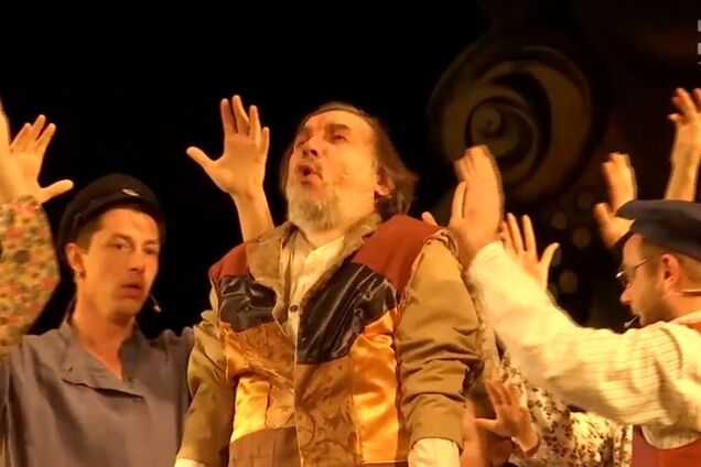 'У нас аншлаги': изгнанный из РФ режиссер поставил украиноязычный спектакль в Днепре