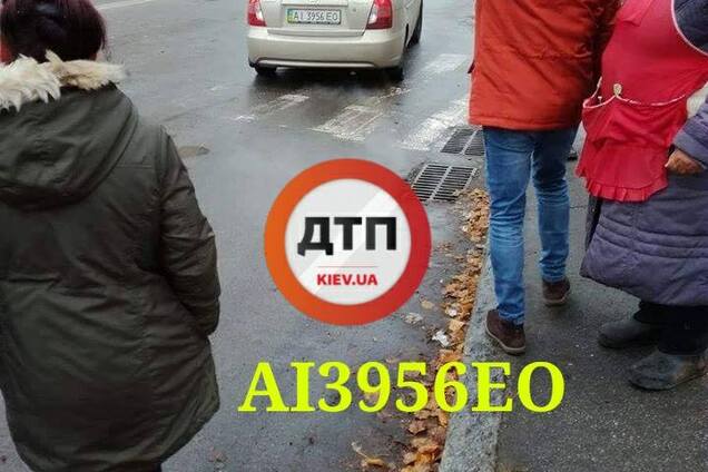 В Киеве посреди улицы похитили женщину: появилось фото авто преступников