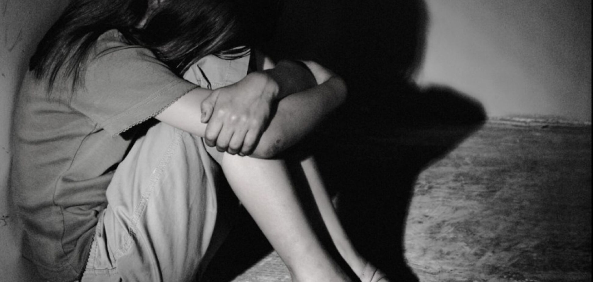 Затащил в недострой: в Киеве изнасиловали 15-летнюю девочку