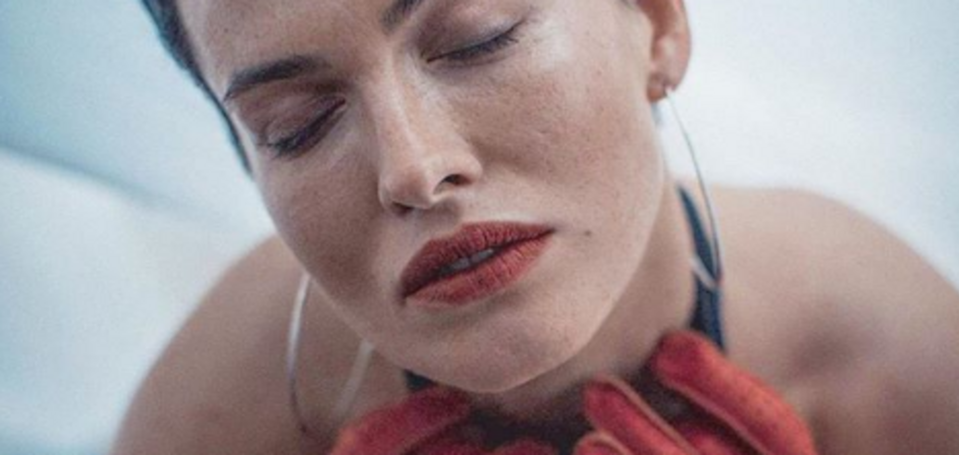'Просто яд': Астафьева порадовала поклонников продолжением эротической фотосессии