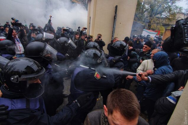 Массовая драка с полицией в Одессе