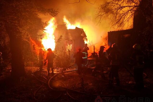 В Одесі масштабна пожежа охопила санаторій: з'явилися фото і відео