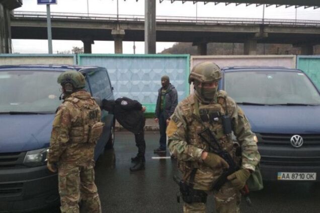 Підпал VIP-авто і підготовка вибуху в Києві: СБУ затримала двох росіян