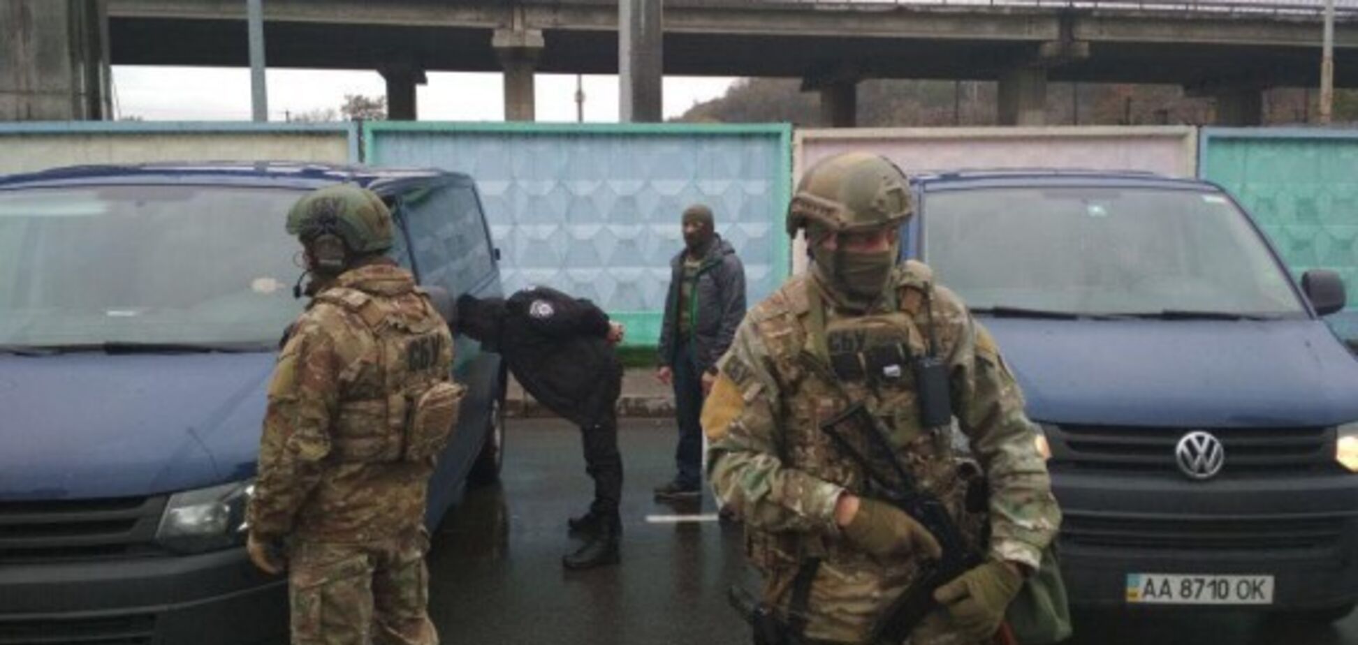 Підпал VIP-авто і підготовка вибуху в Києві: СБУ затримала двох росіян