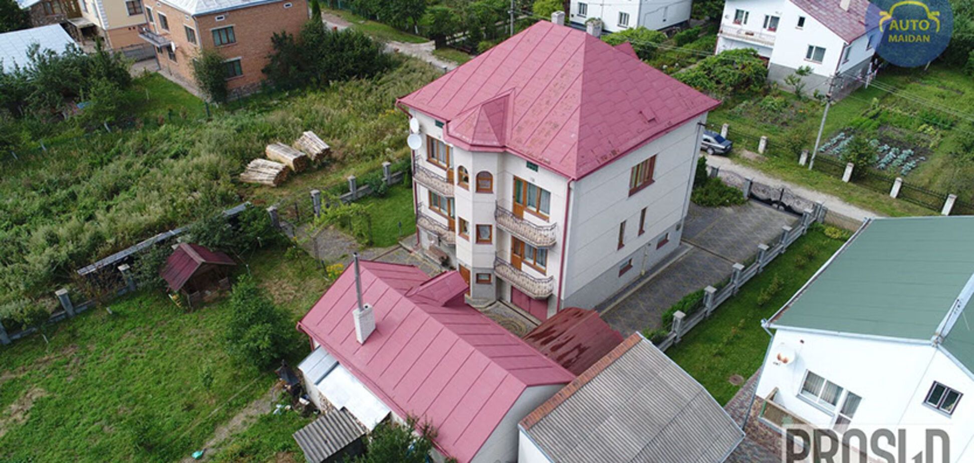 Особняки, квартири й авто: у мережі показали розкішне життя прокурора Миколаївщини