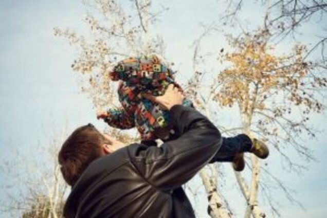 Підкинув і не спіймав: у Києві сталася страшна НП з однорічною дитиною