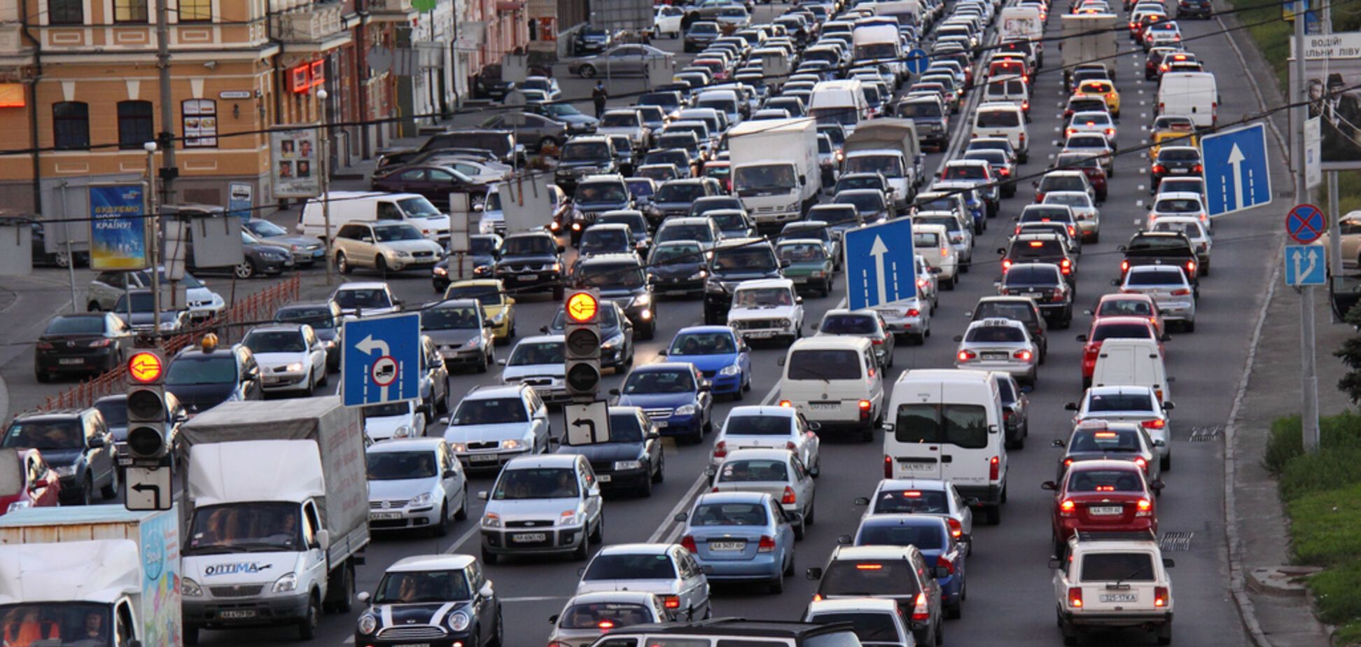 Киев, движение транспорта, День Свободы и Достоинства