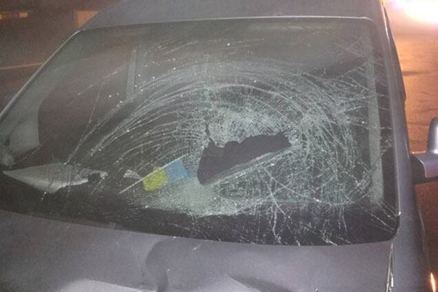 Жахлива трагедія: під Черніговом водій збив матір із дітьми