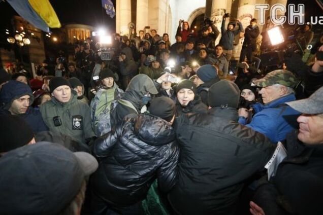 Годовщина Майдана: в Киеве произошли массовые потасовки