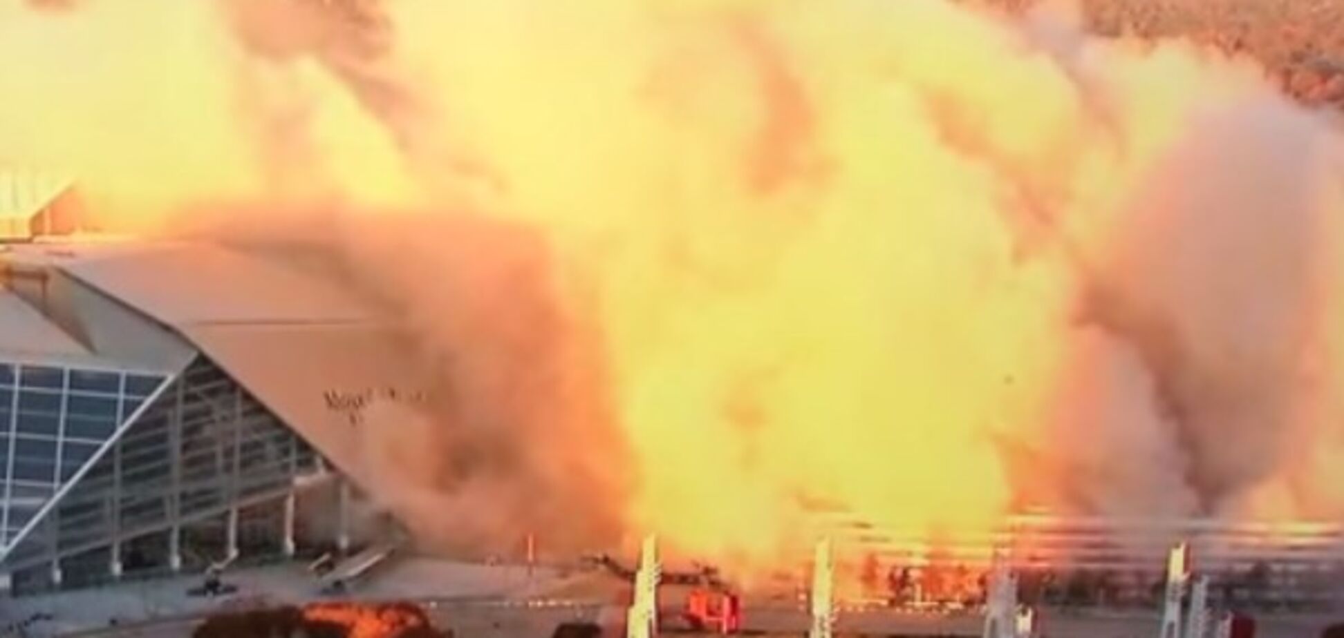 Видео дня: в США взорвали один из крупнейших стадионов страны