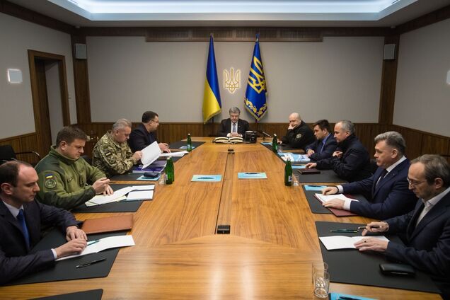 Танки Росії перетнули кордон України: Порошенко скликав екстрене засідання