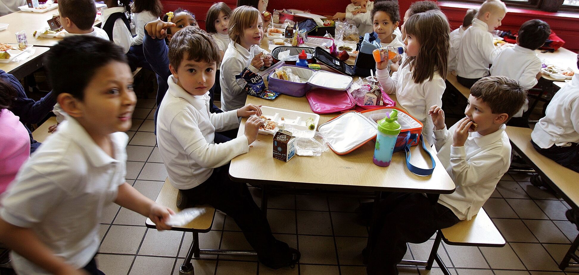 В Украине хотят лишить бесплатного питания учеников младших классов