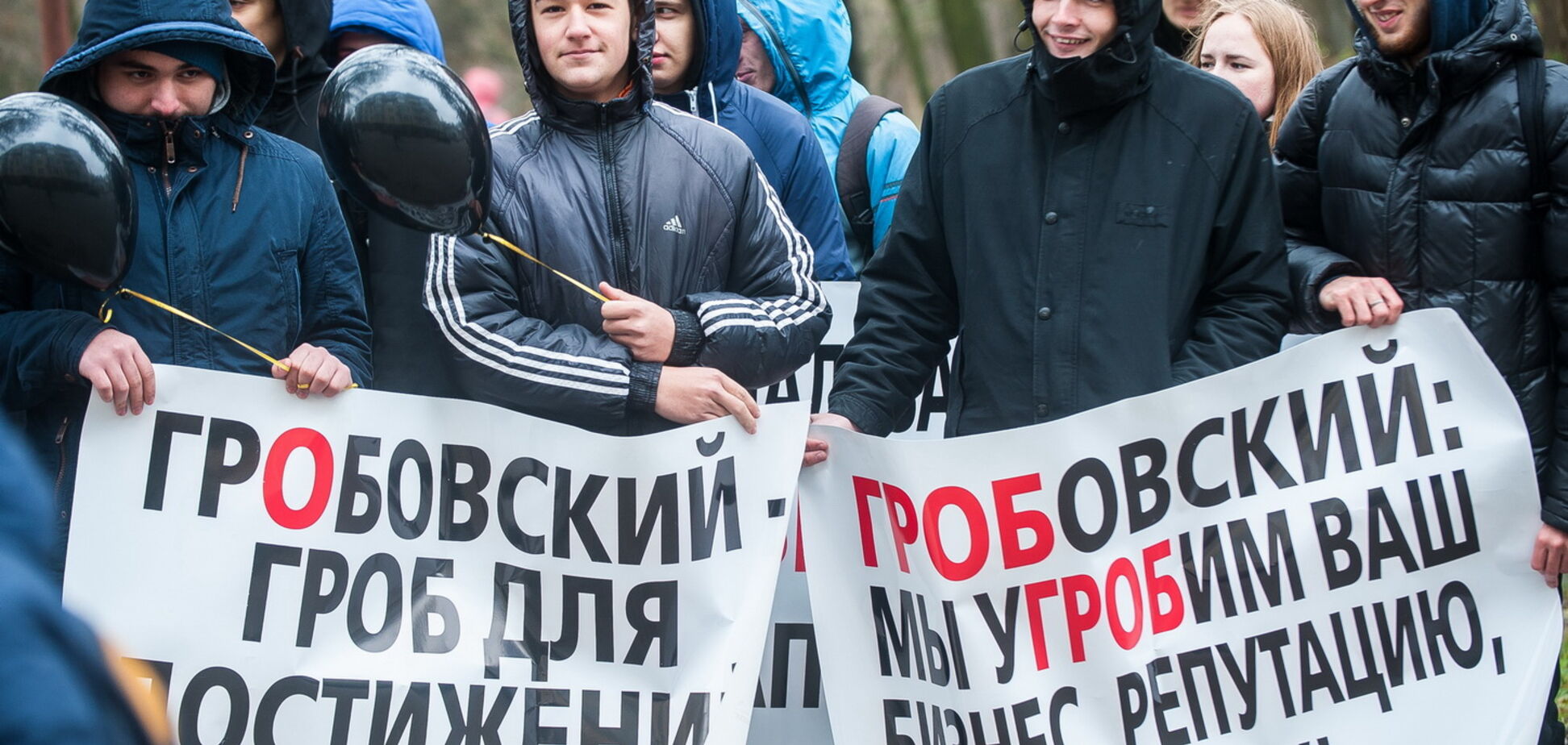 'Хватит пускать 'дезу' в эфир': в Запорожье общественники, волонтеры и АТОшники провели акцию 'За честную журналистику' (ФОТО)