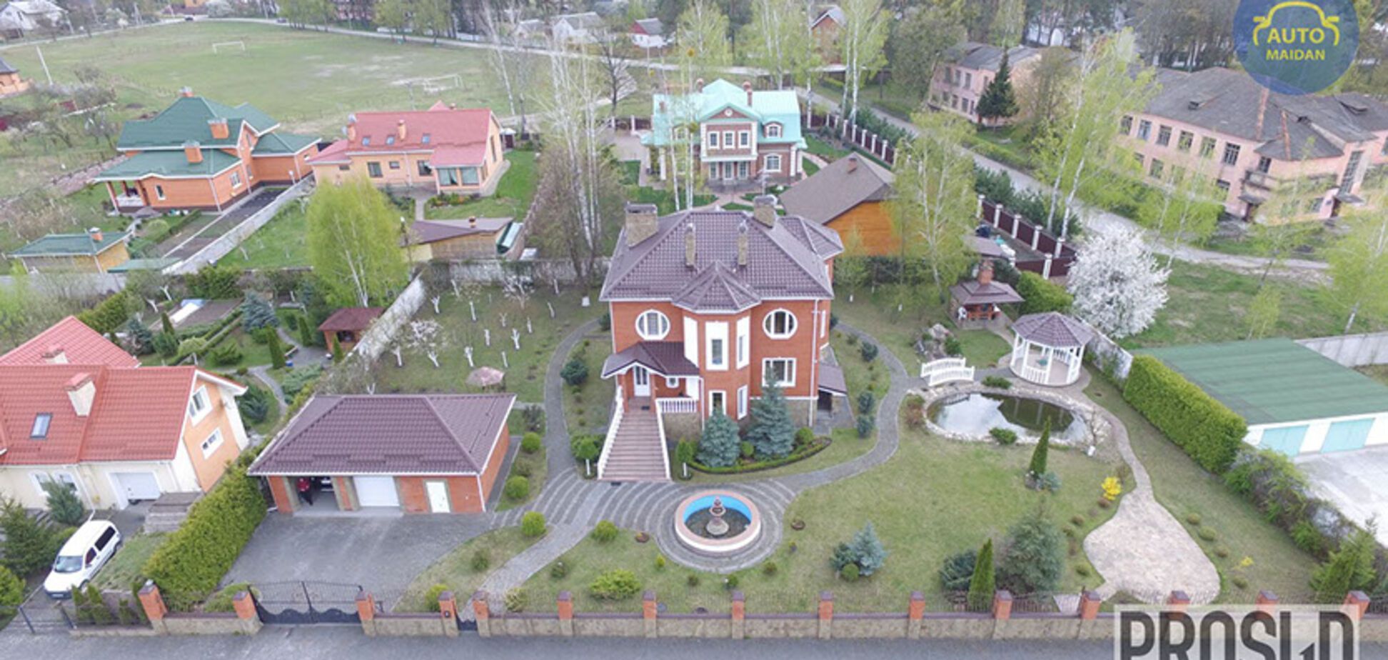 Квартири в Болгарії і елітний особняк: в мережі показали, як живе український суддя