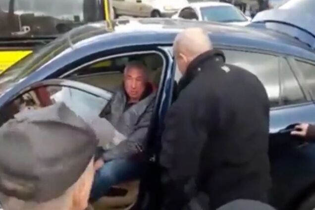 Герой парковки