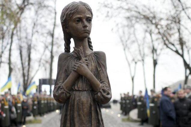 монумент жертвам Голодомора в Украине