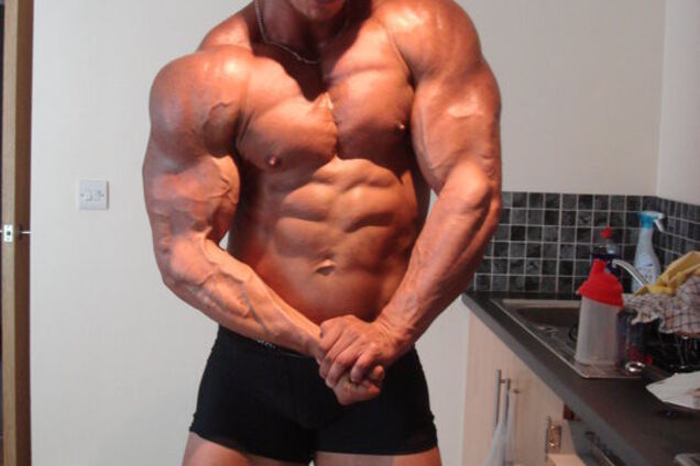 Перспективный бодибилдер умер загадочной смертью, сделав непонятный укол
